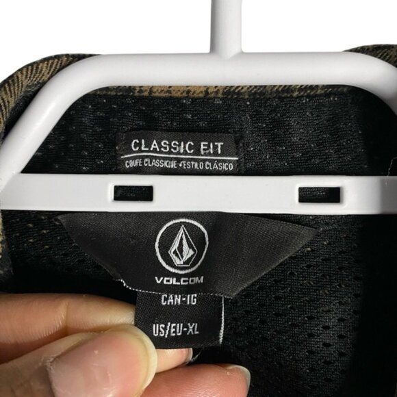 Volcom Men's Black/Yellow Plaid Casual Classic Fit Button-Down Shirt - Picture 5 of 8